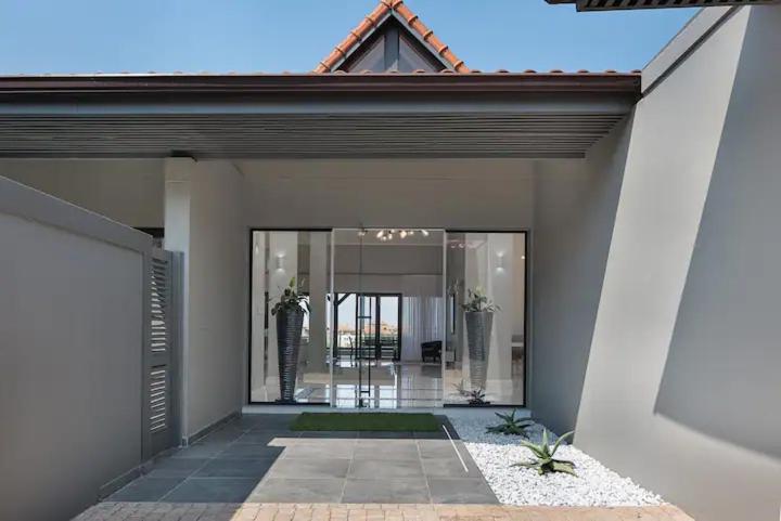 16 Brittlewood Close, Ballito, Zimbali, South Africa 4399, 5 Bedrooms Bedrooms, ,5 BathroomsBathrooms,Holiday Homes,Brittlewood Close,1055