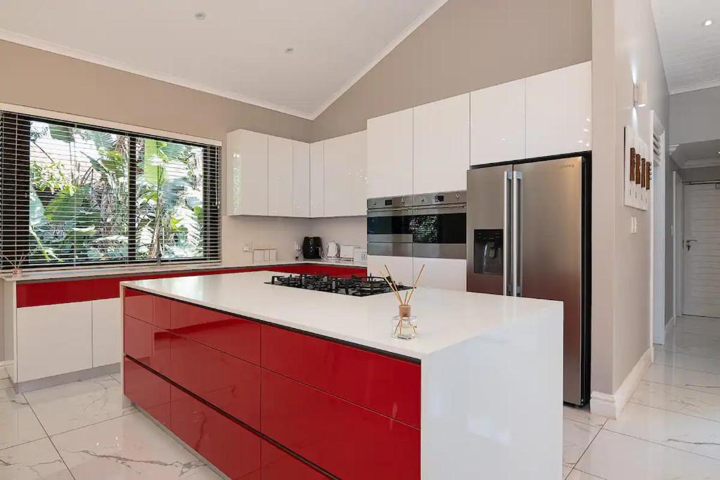 16 Brittlewood Close, Ballito, Zimbali, South Africa 4399, 5 Bedrooms Bedrooms, ,5 BathroomsBathrooms,Holiday Homes,Brittlewood Close,1055